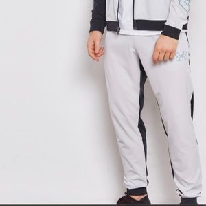 Men’s Under Armour Windbreaker joggers in size MD